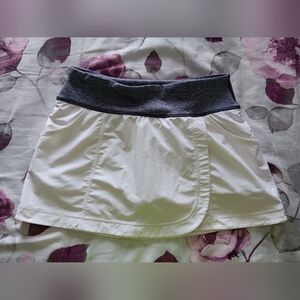 This Zella skirt that the size is XS and white with gray